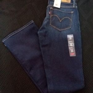 🌺Nwt Levi jeans🌺
